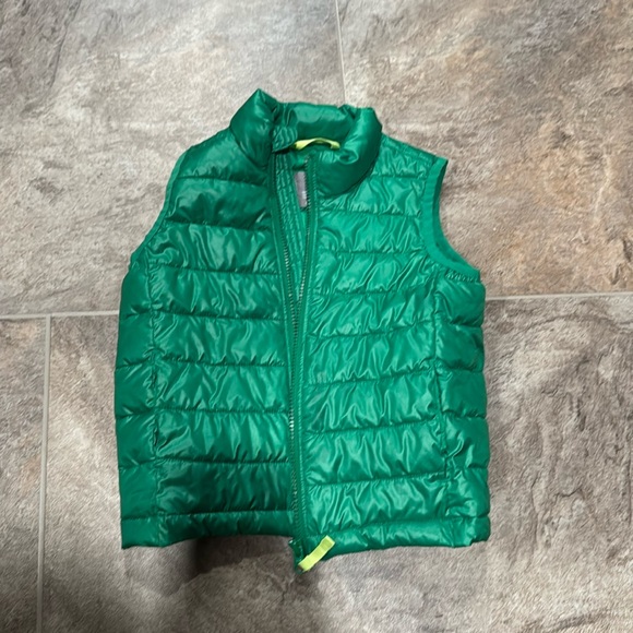 Kids lightweight puffer vest, green, size 4-5 - Picture 1 of 3
